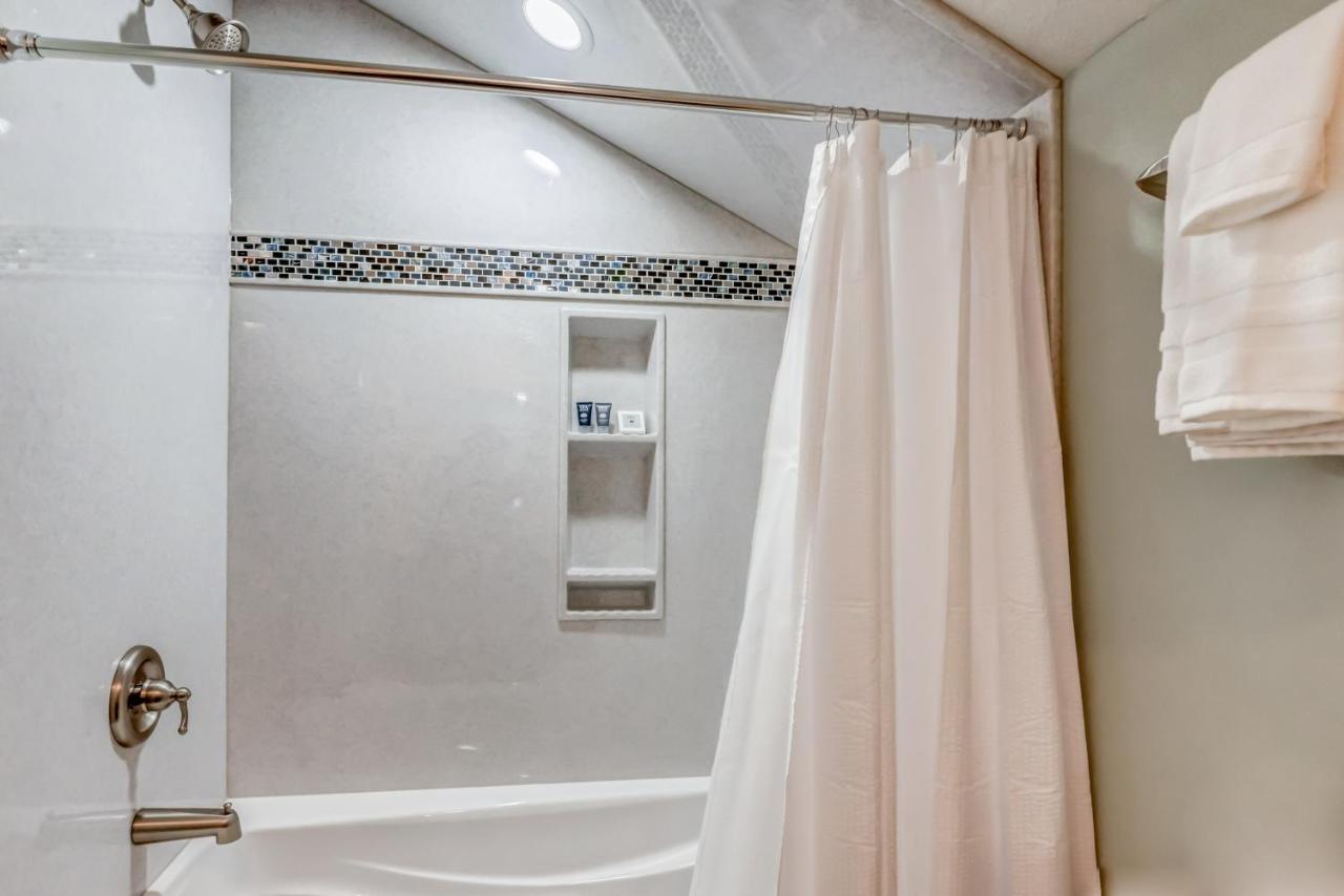 New Tri-Level Home With Ocean View And 3 En-Suite Bedrooms! ديبو باي المظهر الخارجي الصورة