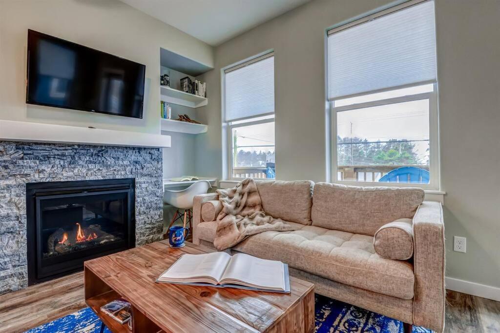 New Tri-Level Home With Ocean View And 3 En-Suite Bedrooms! ديبو باي المظهر الخارجي الصورة