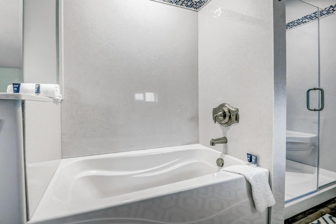 New Tri-Level Home With Ocean View And 3 En-Suite Bedrooms! ديبو باي المظهر الخارجي الصورة