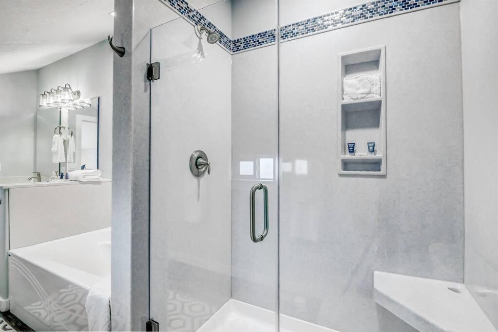 New Tri-Level Home With Ocean View And 3 En-Suite Bedrooms! ديبو باي المظهر الخارجي الصورة
