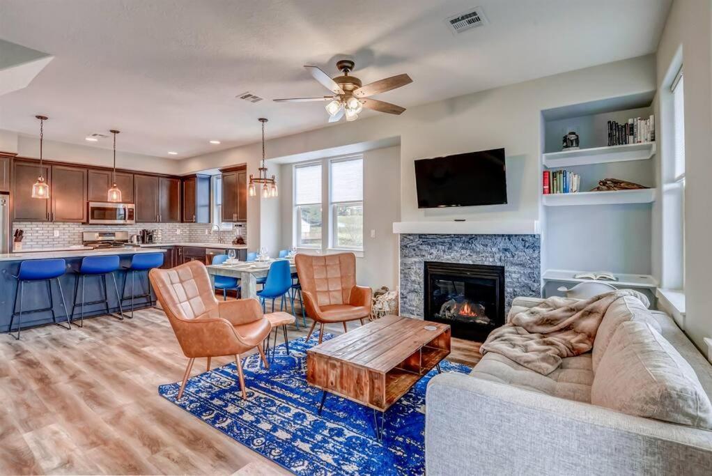 New Tri-Level Home With Ocean View And 3 En-Suite Bedrooms! ديبو باي المظهر الخارجي الصورة