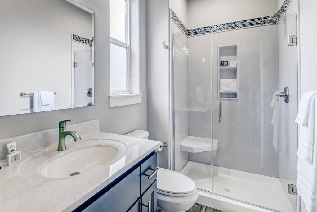 New Tri-Level Home With Ocean View And 3 En-Suite Bedrooms! ديبو باي المظهر الخارجي الصورة