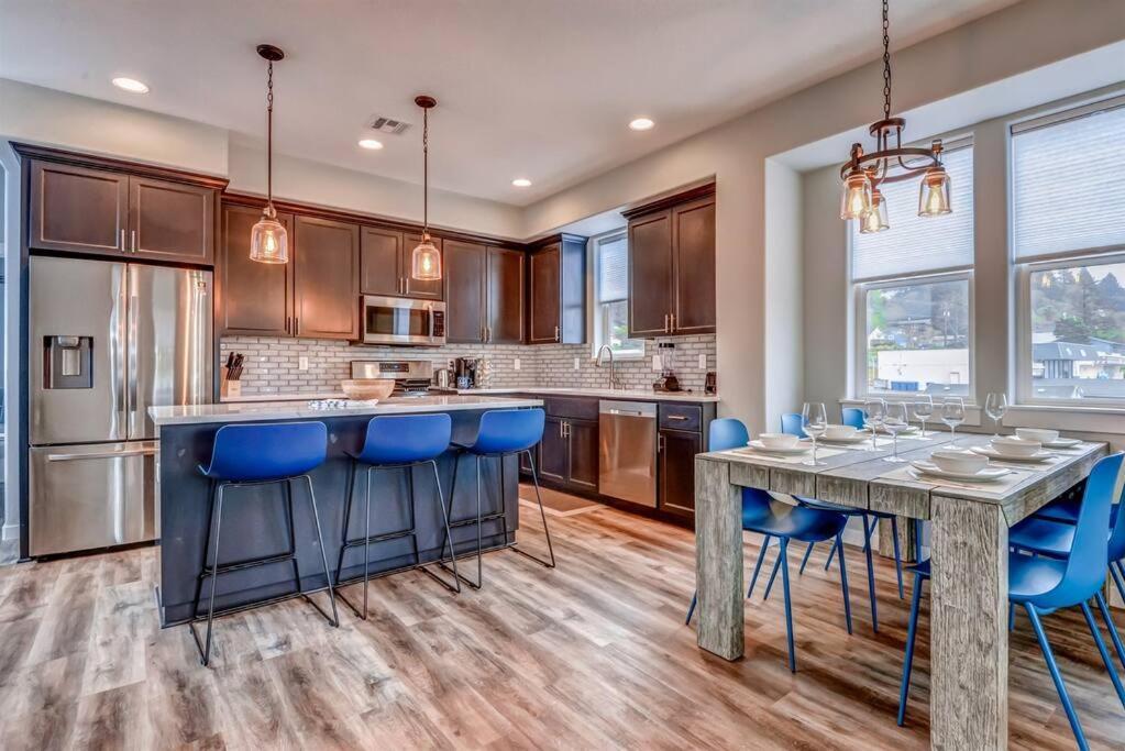 New Tri-Level Home With Ocean View And 3 En-Suite Bedrooms! ديبو باي المظهر الخارجي الصورة